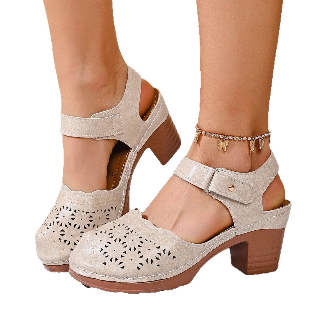 Damen Clogs mit floralem Lochdesign und komfortablem Absatz EB