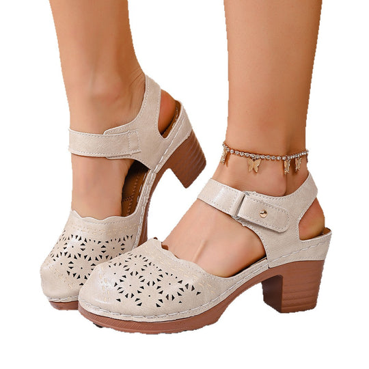 Damen Clogs mit floralem Lochdesign und komfortablem Absatz EB