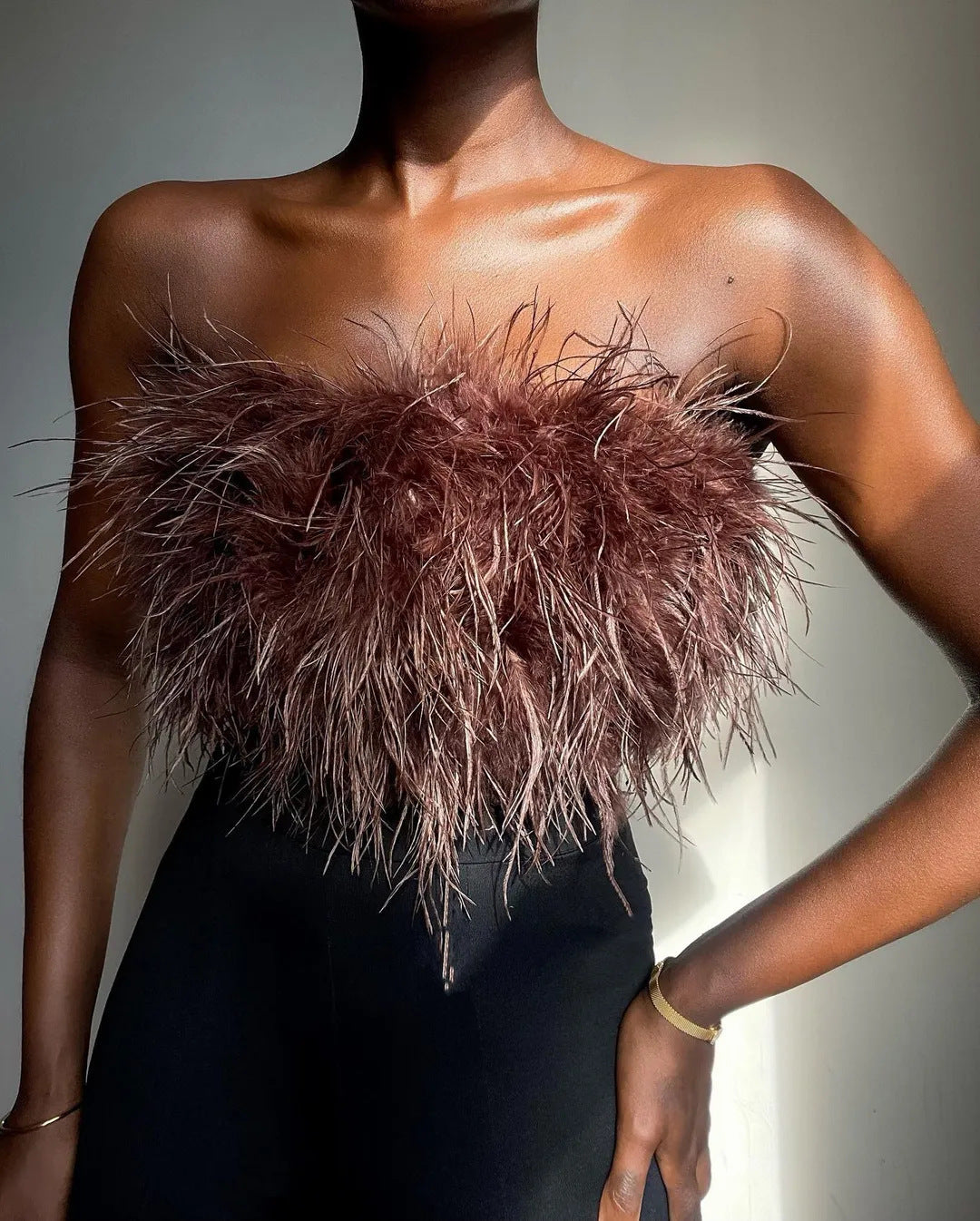 Damen Glamouröses Plüsch-Top mit abnehmbaren Trägern und fransigen Details EB
