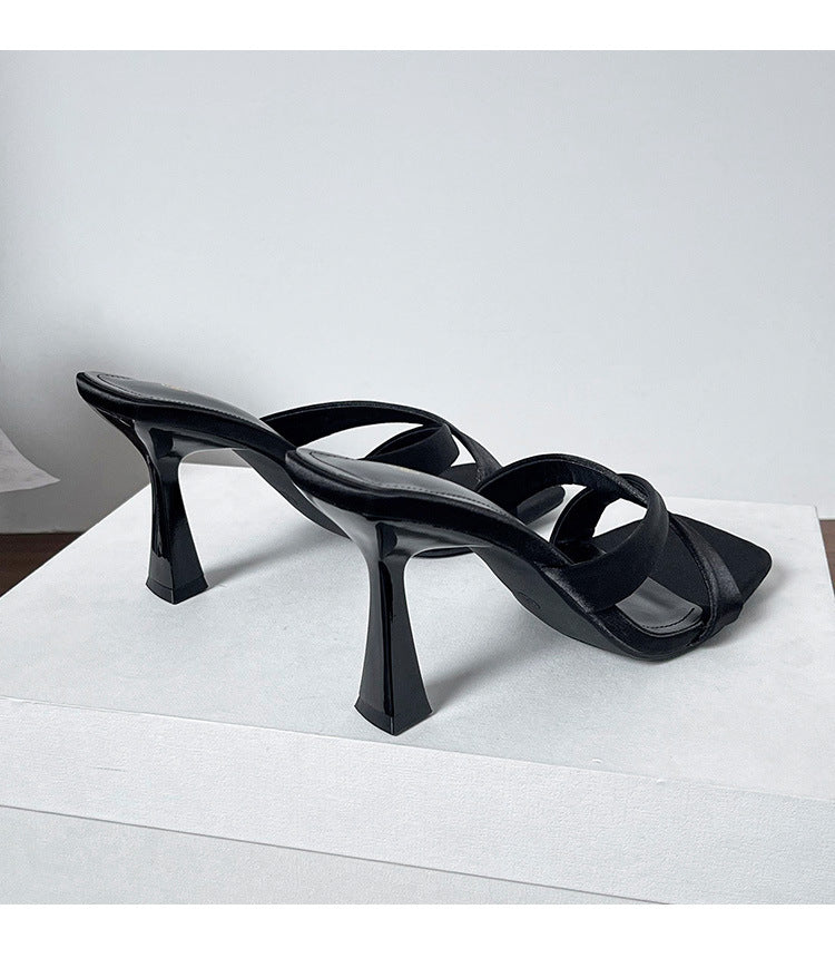 Damen elegante Cross-Over Sandalen mit modischem Absatz EB