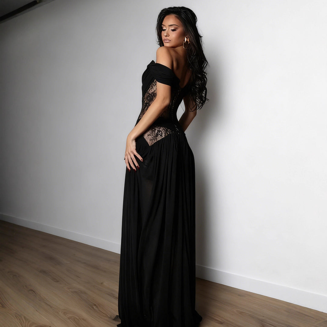 Damen Abendkleid mit transparenten Spitzeinsätzen und verführerischem Schnitt EB