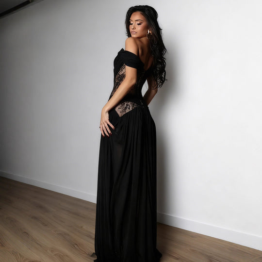 Damen Abendkleid mit transparenten Spitzeinsätzen und verführerischem Schnitt EB