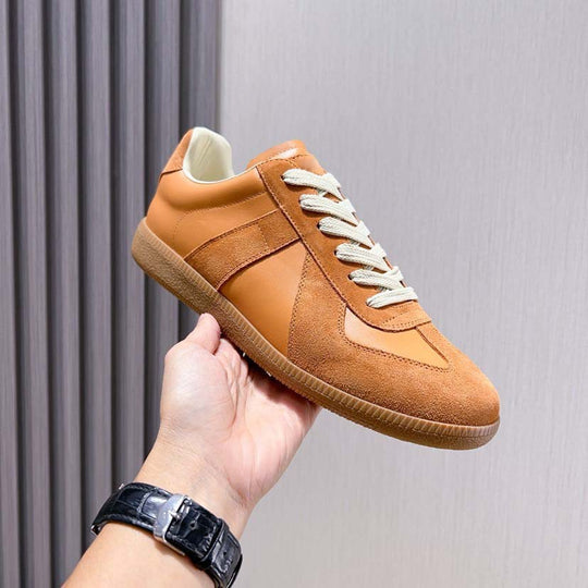 Damen modische Sneakers aus hochwertigem Wildleder mit sportlichem Akzent von EB