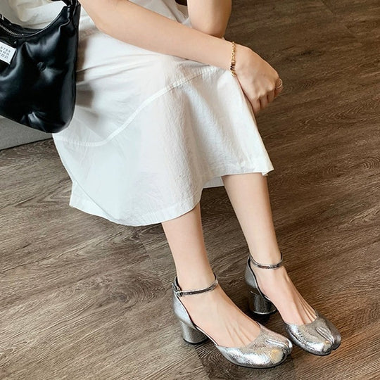 Damen elegante Plateau-Pumps mit modischem Riemen und luxuriösem Glanz EB