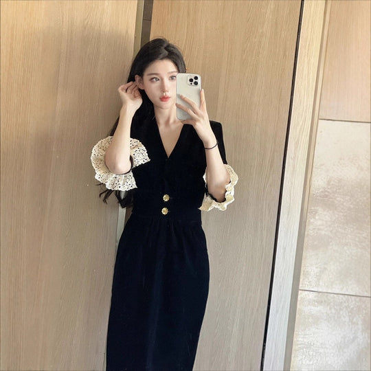 Damen elegantes Kleid mit Spitzenärmeln und dekorativen Knöpfen EB