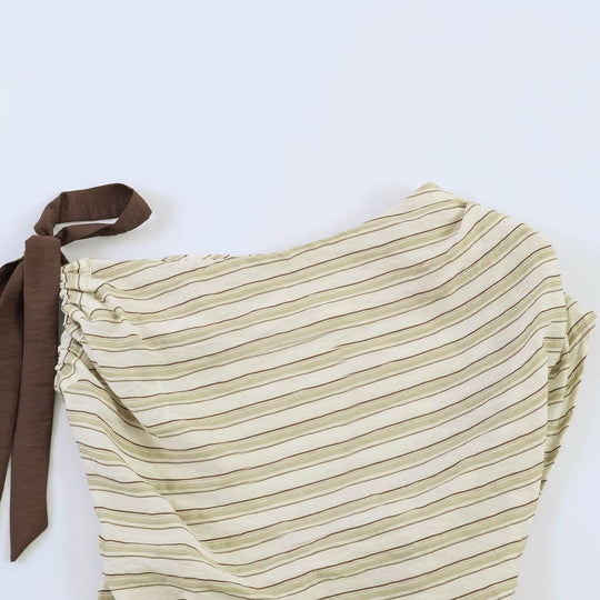 Damen asymmetrisches Oberteil mit eleganter Bindegurtdetail und feinen Streifen EB