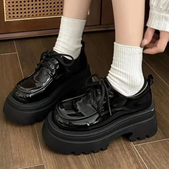 Damen Elegante Plateau Schnürschuhe mit glänzendem Obermaterial EB