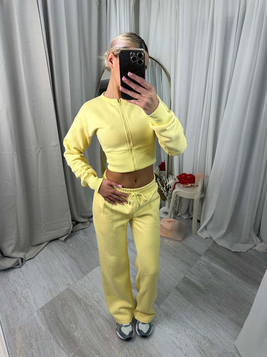 Damen nan kurzes Zip-Cropped-Shirt mit formendem Bund und breite Relax-Sweatpants mit Tunnelzug EB