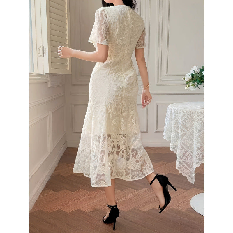 Damen Spitzenkleid mit transparenten Ärmeln und romantischen Details EB
