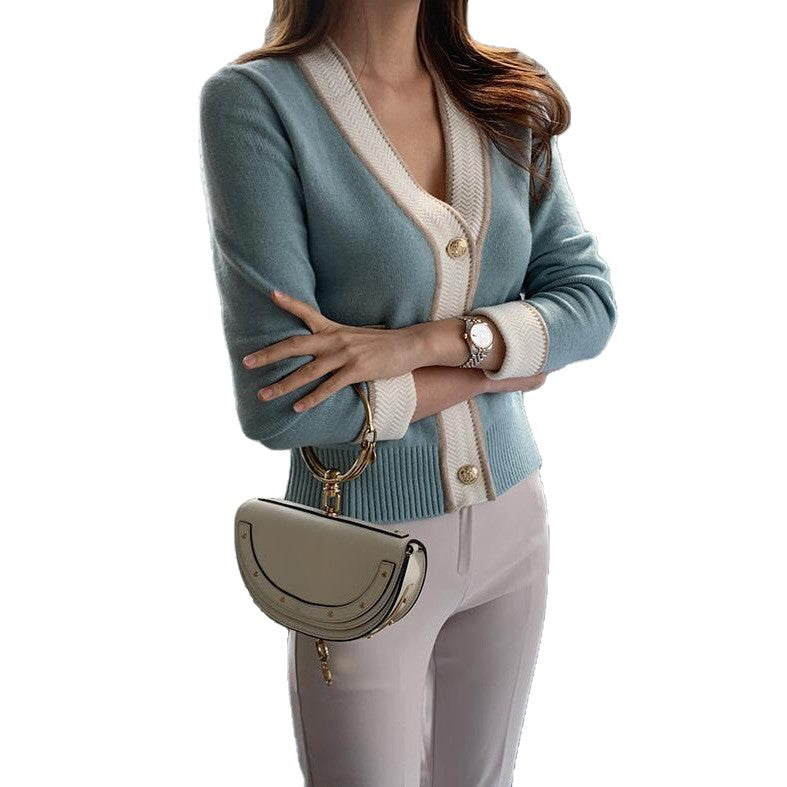 Damen Strickjacke mit elegantem V-Ausschnitt und kontrastierenden Knöpfen EB