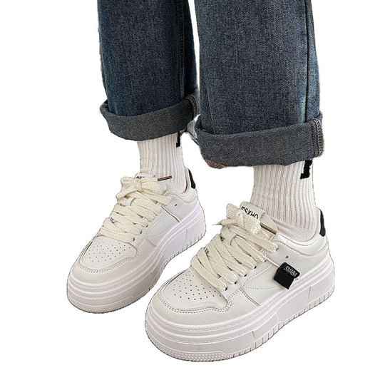 Damen Plattform Sneakers mit sportlichem Design und verstärkter Sohle EB
