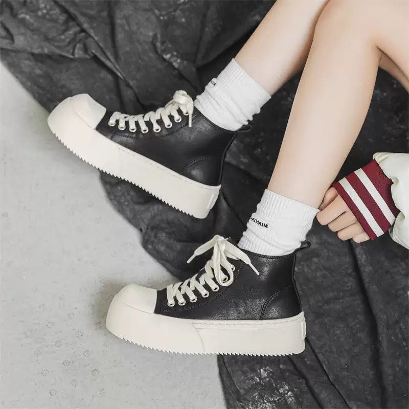Damen Hohe Plateausneaker mit robustem Profil und sportlichem Design EB