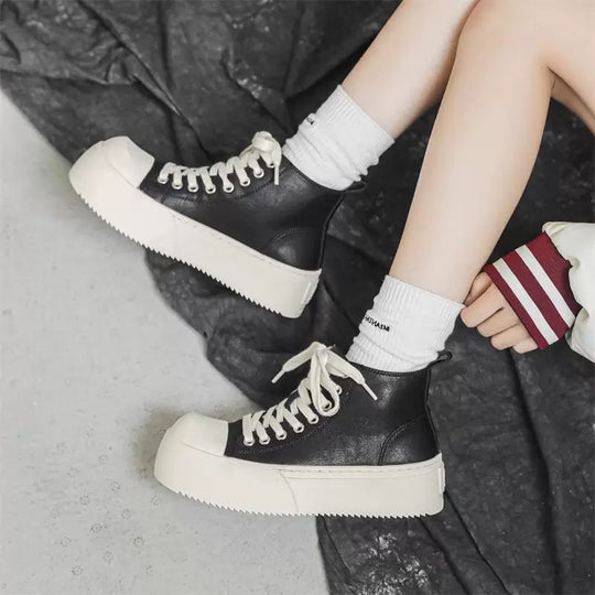 Damen Hohe Plateausneaker mit robustem Profil und sportlichem Design EB
