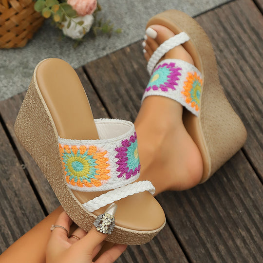 Damen Keil-Sandalen mit floralem Stickdesign und ergonomischer Sohle EB