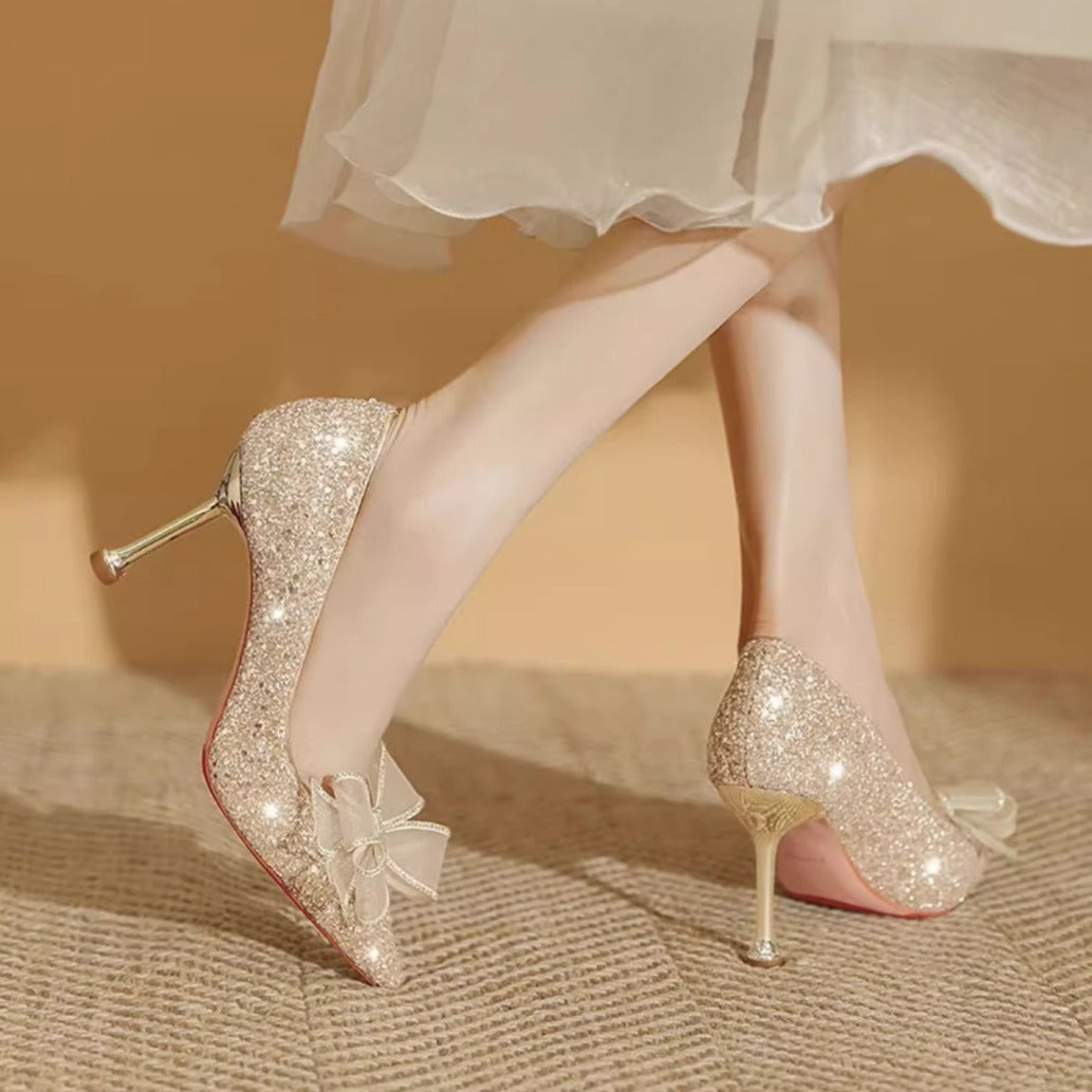 Damen Glamouröse Spitzen-Pumps mit glitzernden Akzenten und zierlichem Absatz EB
