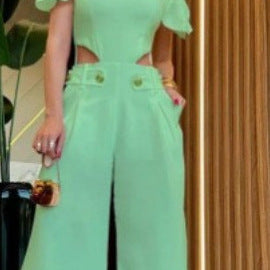 Damen Eleganter Jumpsuit mit Schnittdetails und weich fließenden Hosenbeinen EB