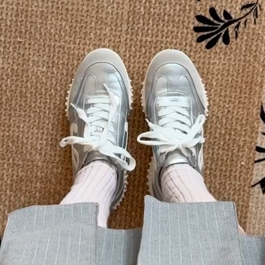 Damen Sportliche Sneakers mit modernem Obermaterial und rutschfester Sohle EB