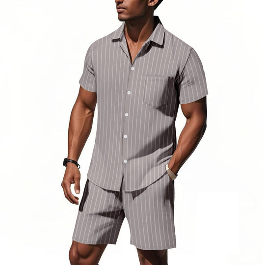 Herren Kurzarm-Pyjama-Set mit dezentem Streifenmuster und praktischer Brusttasche EB
