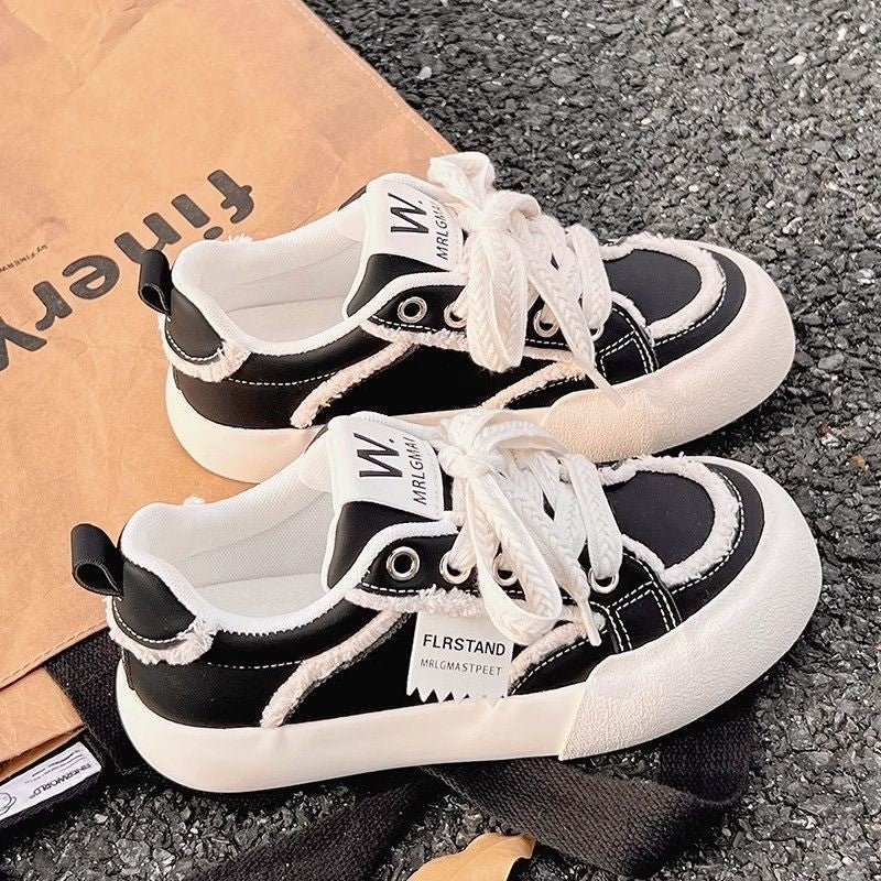 Damen Sportliche Sneakers mit stylischem Schnürsystem und modischen Applikationen EB