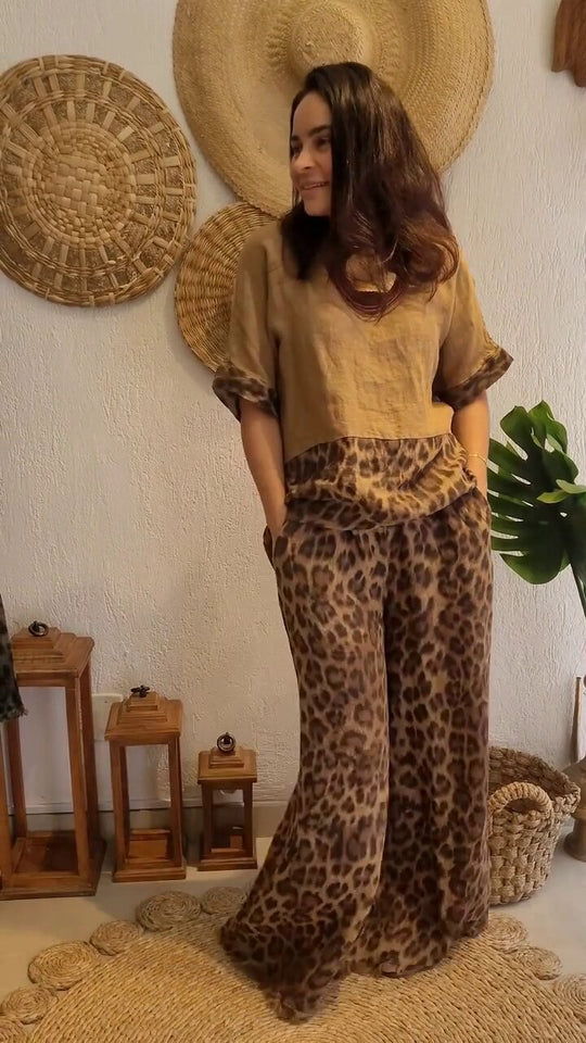 Damen Leichtes und lässiges Sommeroutfit mit Leopardenmuster EB