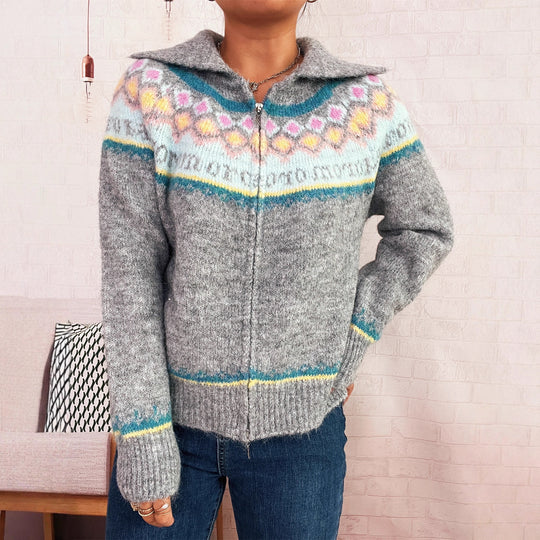 Damen Strickjacke mit buntem Muster und hochwertigem Reißverschluss EB