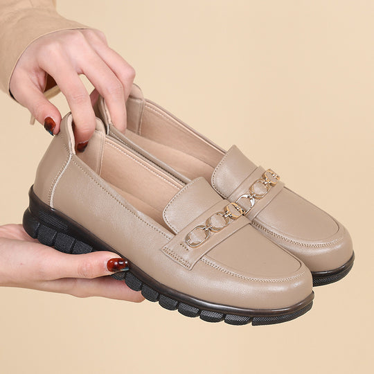 Damen Mokassins mit modischem Kettendetail und rutschfester Sohle EB