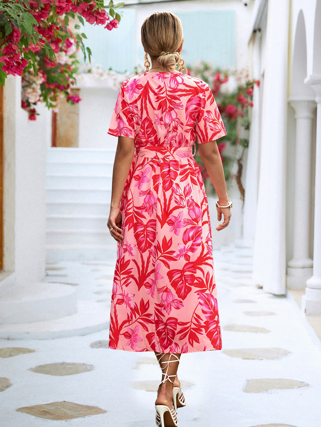 Damen Wickelkleid im floralen Design mit eleganten Rüschendetails EB