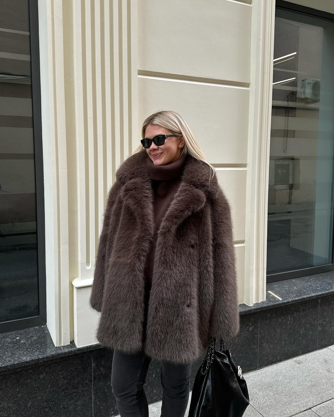 Damen Luxuriöse Kunstfelljacke mit voluminösen Ärmeln EB