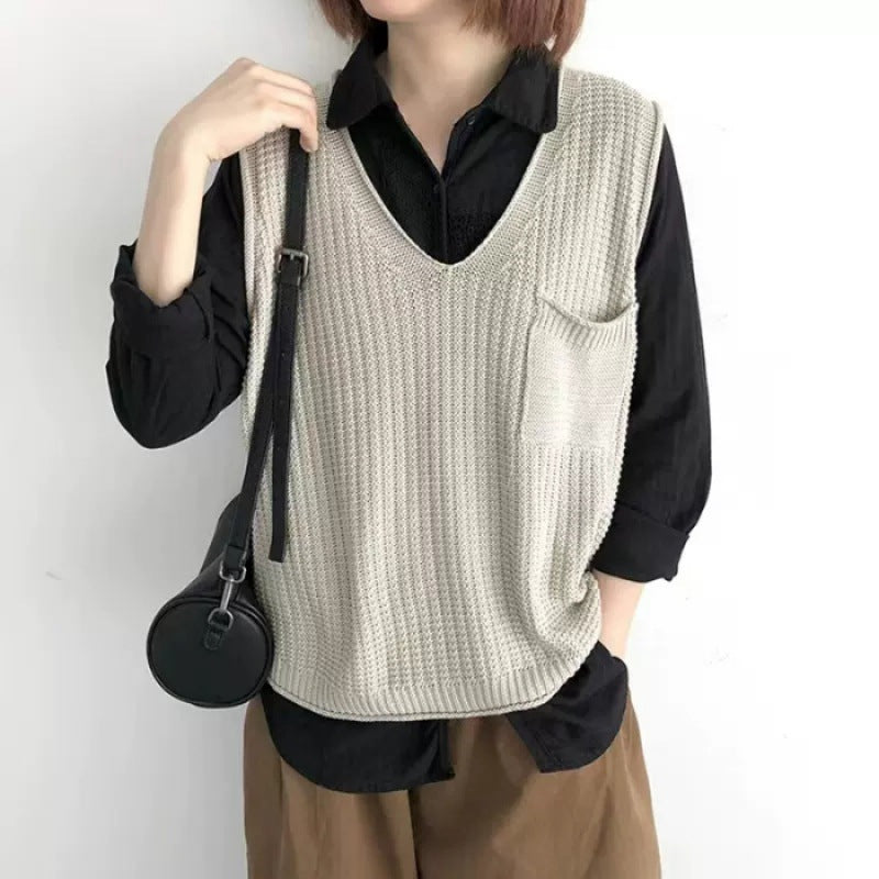 Damen Strickweste mit V-Ausschnitt und praktischer Brusttasche EB