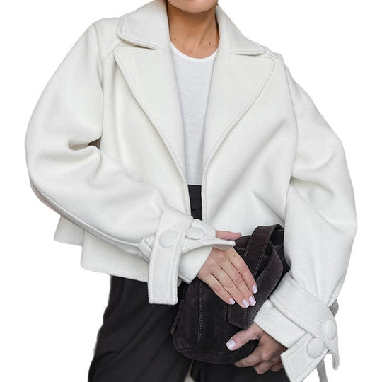 Damen Modische Cropped Jacke mit markanten Knopfdetails EB