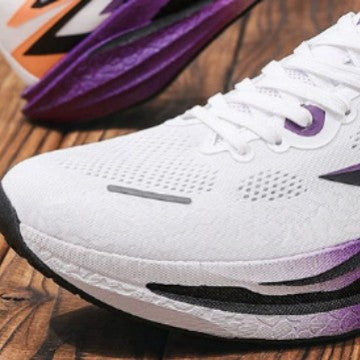 Damen Hochleistungs-Laufschuhe mit atmungsaktiver Oberflächenstruktur und reaktionsfreudiger Dämpfung EB