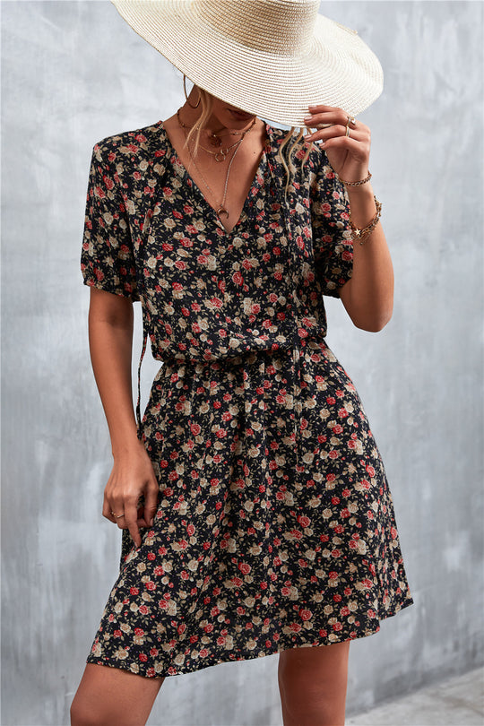 Damen Wickelkleid mit floralem Muster und elastischem Bund EB
