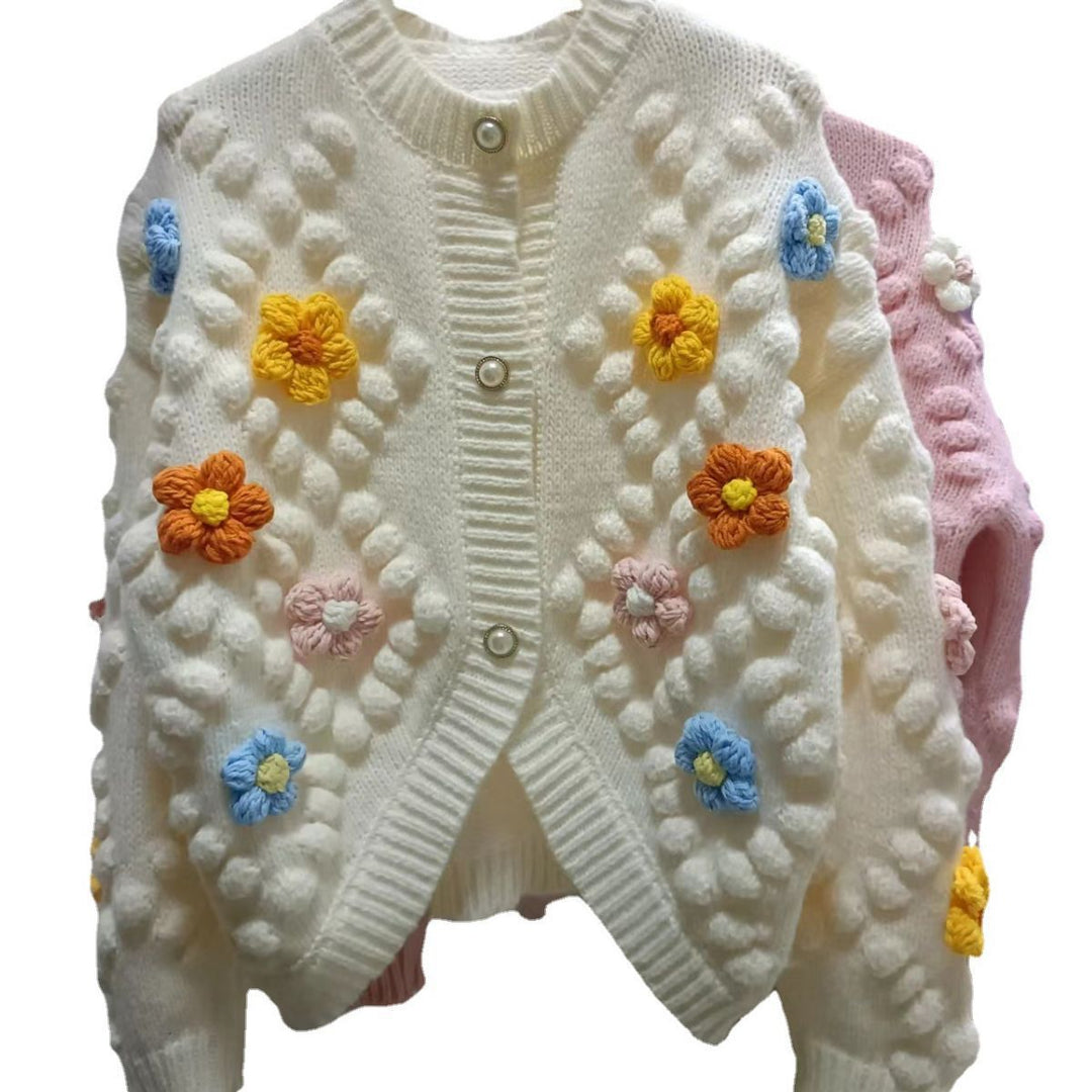 Damen Strickjacke mit Blumenapplikation und Knopfleiste EB