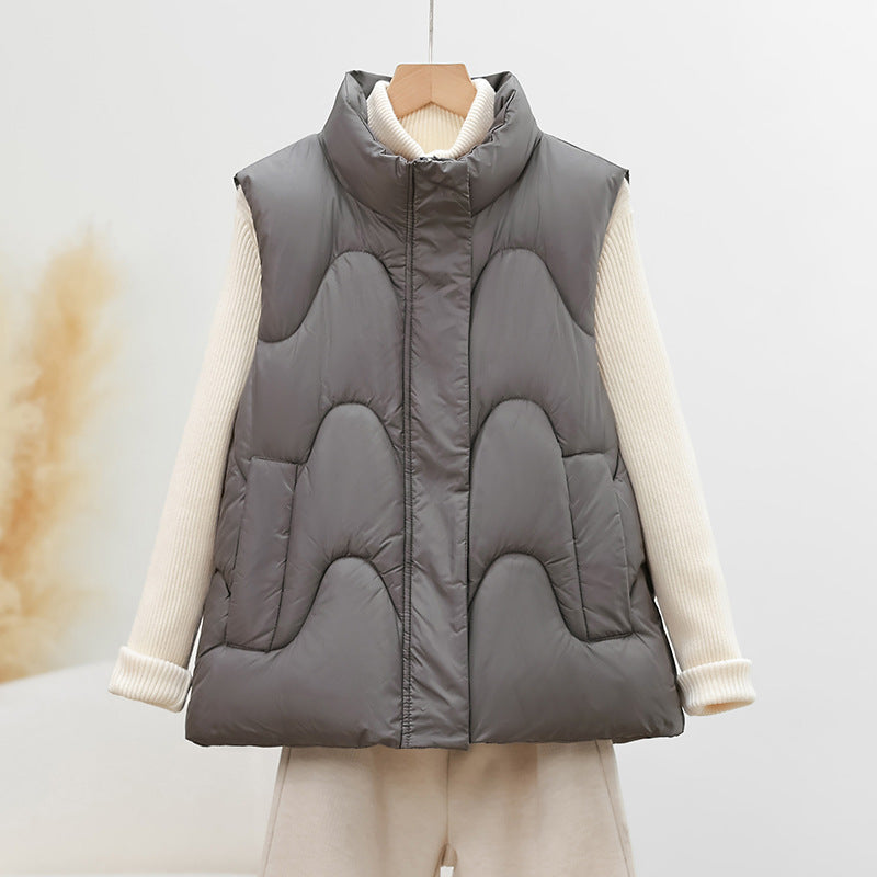 Damen nan ärmellose Steppweste mit hohem Polokragen und ergonomischer Bogensteppung EB