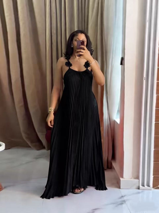 Damen Elegantes Maxikleid mit lässigem Faltenwurf und dekorativen Schulterblüten EB