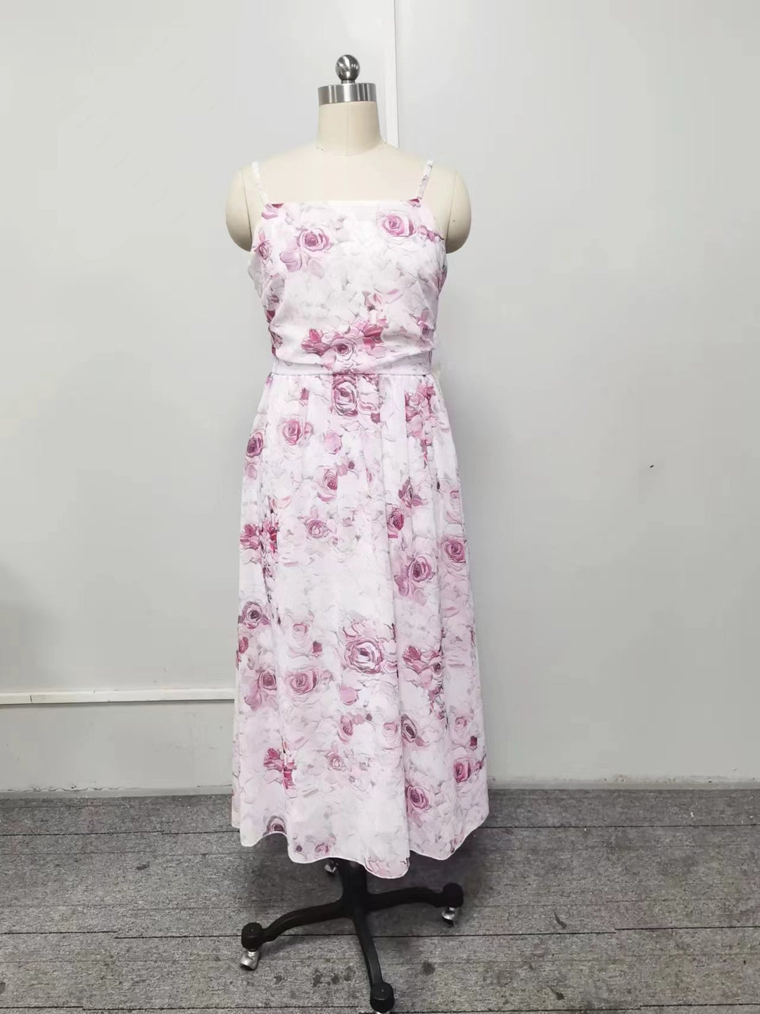 Damen Midi-Kleid mit elegantem Chiffon und floralen Applikationen EB