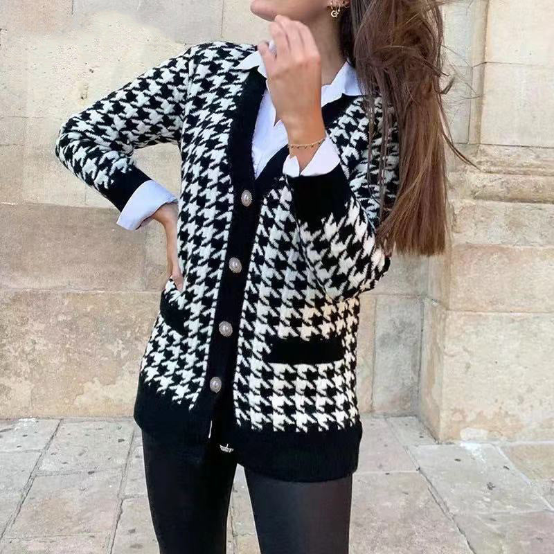 Damen modische Strickjacke mit klassischem Hahnentrittmuster und Knopfdetails EB