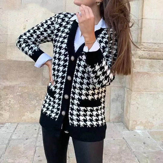 Damen modische Strickjacke mit klassischem Hahnentrittmuster und Knopfdetails EB