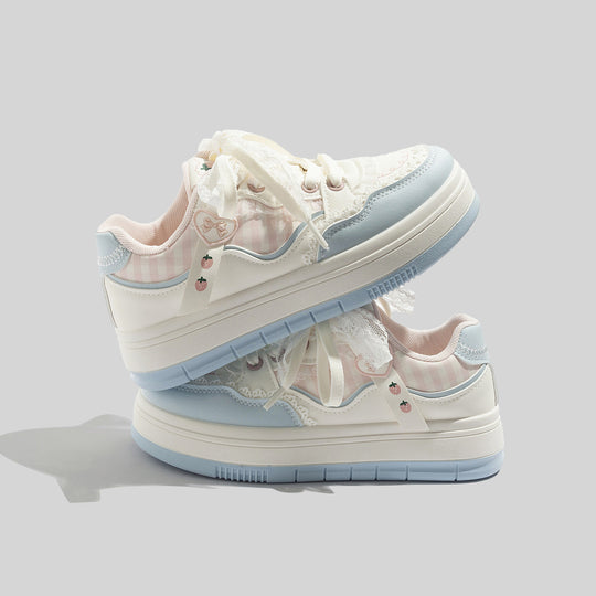 Damen Sneaker mit verspieltem Design und romantischen Spitzenakzenten EB
