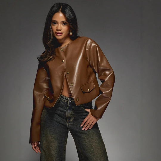 Damen Kunstlederjacke mit glänzendem Finish und dekorativen Knöpfen EB