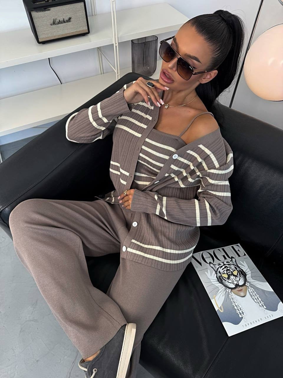 Damen Strick-Loungewear-Set aus Feinripp mit Button-Cardigan, Spaghetti-Top und weitem Jogger EB