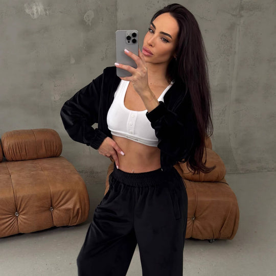 Damen weites Lounge-Set mit Cropped Zipjacke und High-Waist Relaxhose Eichborn Berlin