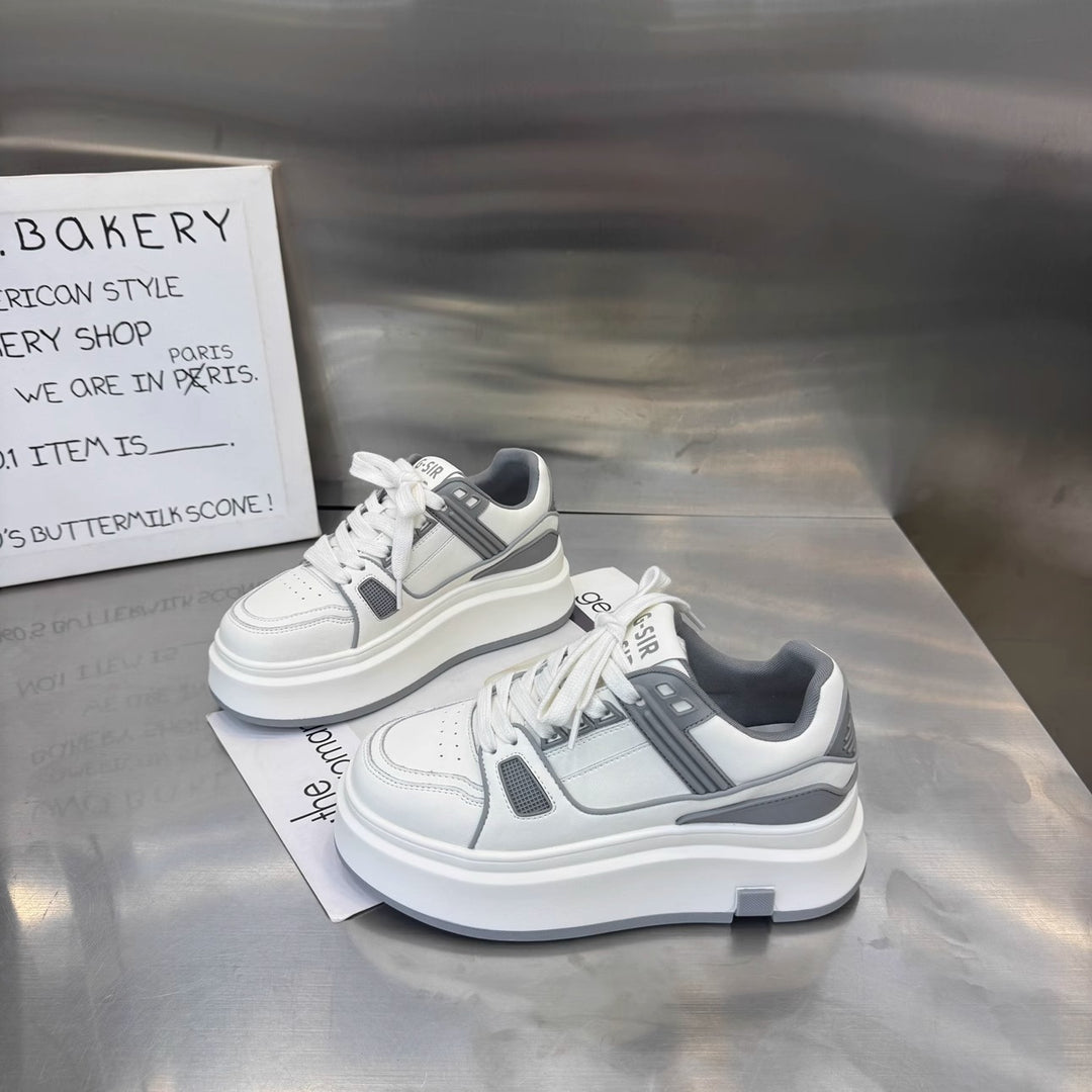 Damen Sportliche Sneakers mit dämpfender Plateausohle und atmungsaktiven Einsätzen EB