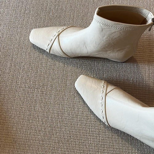 Damen Stiefeletten mit schmalem Schnitt und modischen Nähten EB