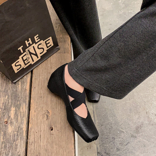 Damen elegante Ballerinas mit verstellbarem Riemen und hochwertiger Lederoberfläche EB