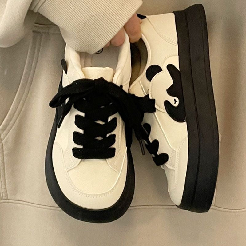 Damen Plateau-Sneaker mit auffälliger Tierapplikation und gepolstertem Komfortkragen EB