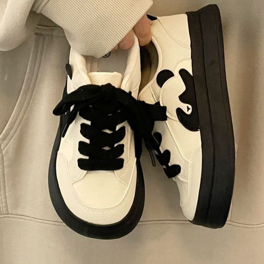 Damen Plateau-Sneaker mit auffälliger Tierapplikation und gepolstertem Komfortkragen EB
