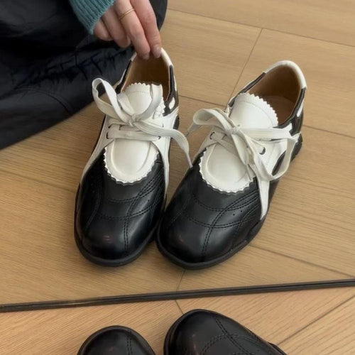 Damen Komfortable Sneaker mit elegantem Schnitt und raffinierten Details EB