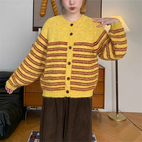 Damen Grobstrickjacke mit modernen Streifen und Knopfdetails EB
