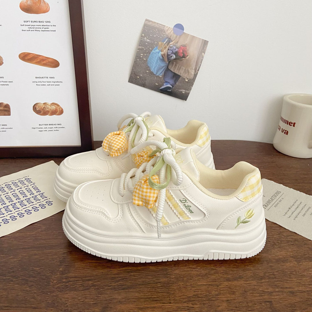 Damen Sportliche Sneakers mit verspielten Applikationen und dämpfender Sohle EB